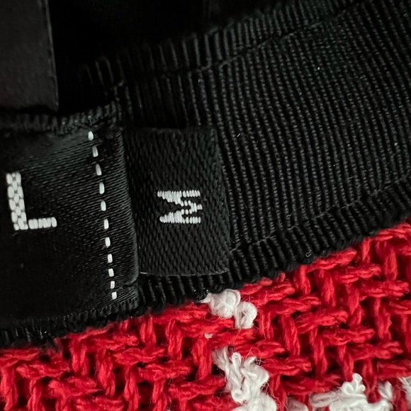 CHANEL BUCKET HAT - Picture 6 of 9